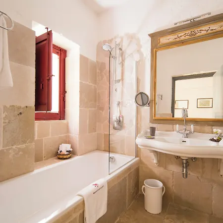 Hotel Masseria Torre Coccaro 5*